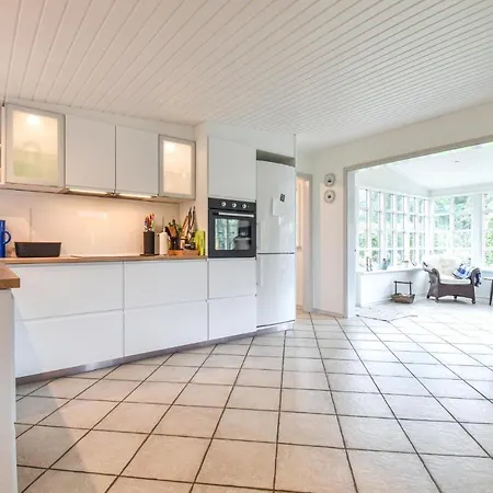 Nice In W/ 3 Bedrooms Holiday home *