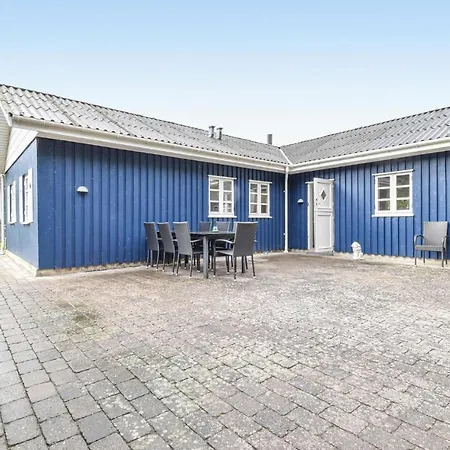Semesterbostad Nice In W/ 3 Bedrooms