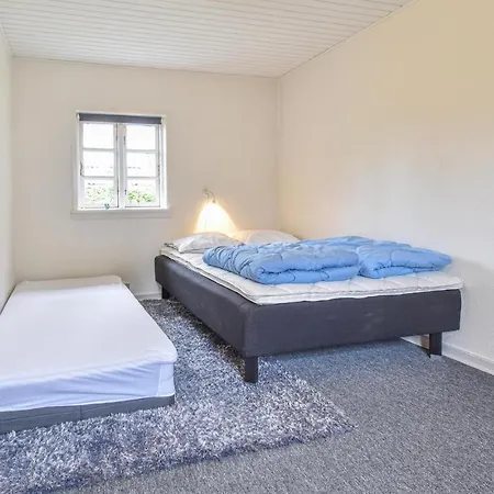 Nice In W/ 3 Bedrooms Semesterbostad