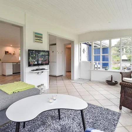 Semesterbostad Nice In W/ 3 Bedrooms *